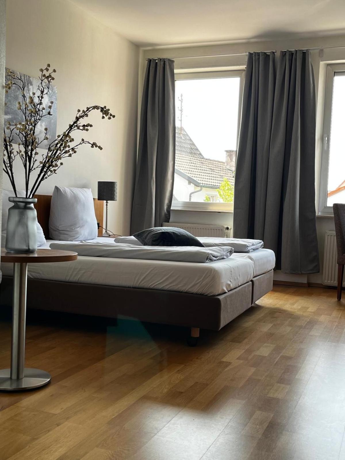Hotel Sonne Neuburg am Rhein Buitenkant foto