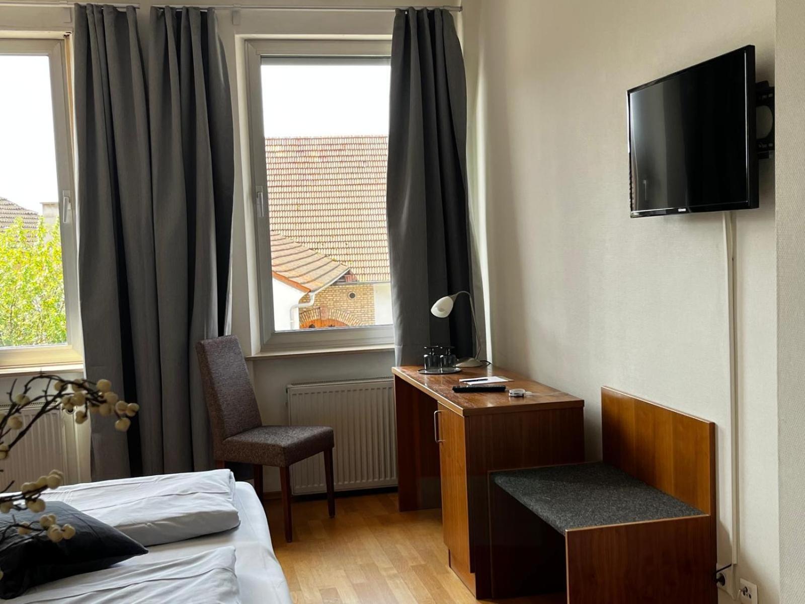 Hotel Sonne Neuburg am Rhein Buitenkant foto