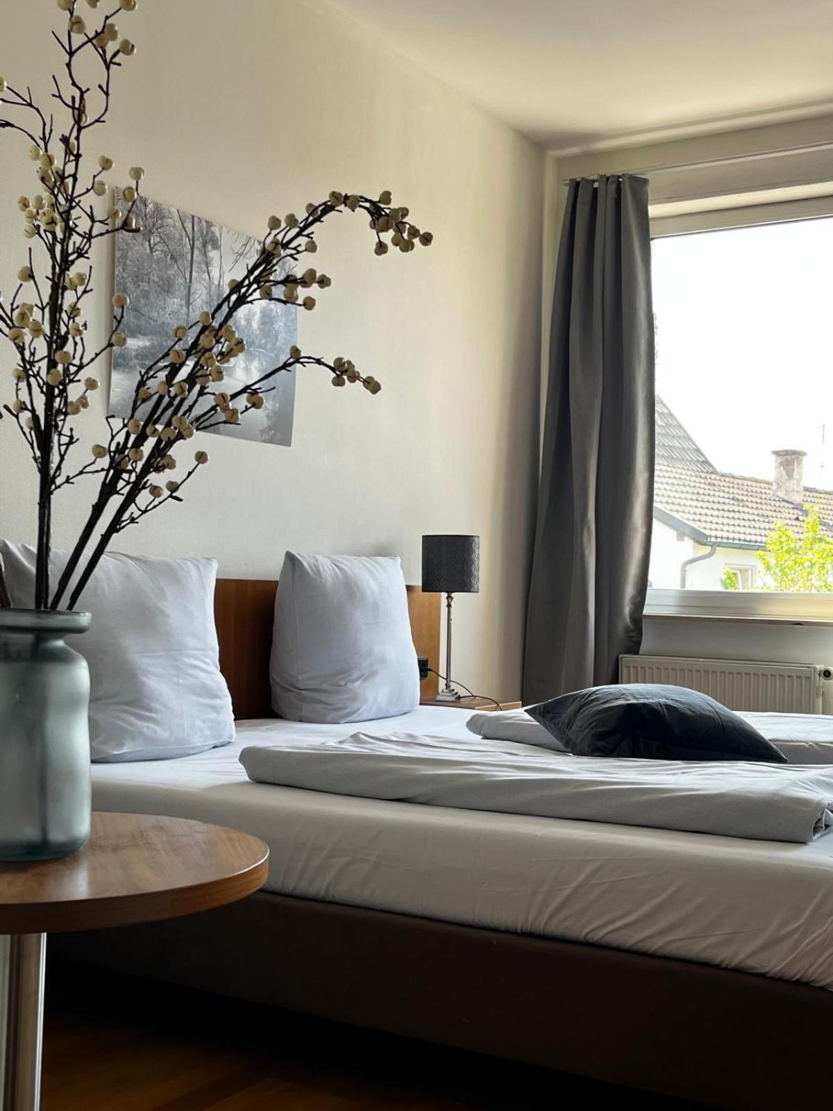 Hotel Sonne Neuburg am Rhein Buitenkant foto