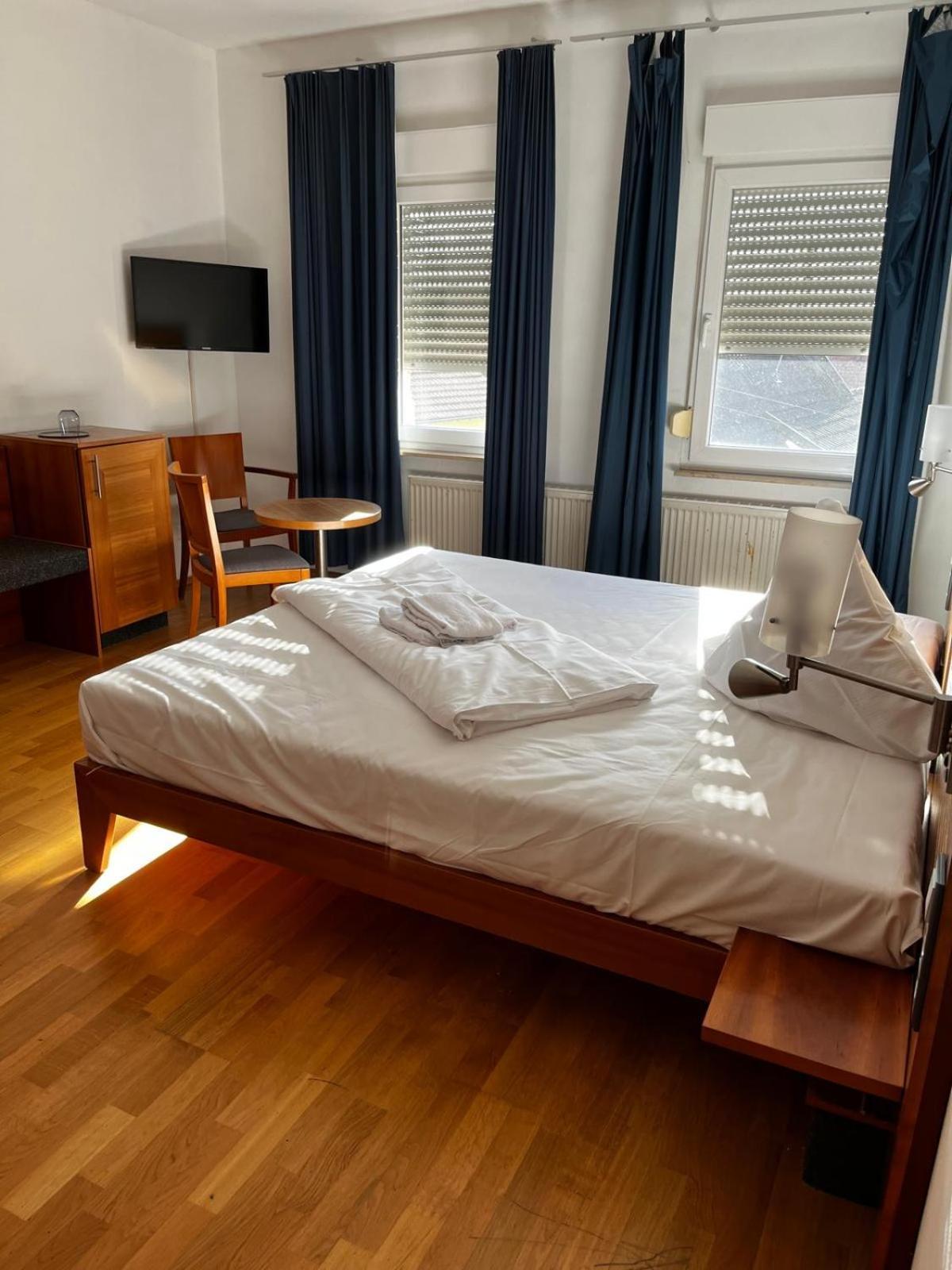 Hotel Sonne Neuburg am Rhein Buitenkant foto